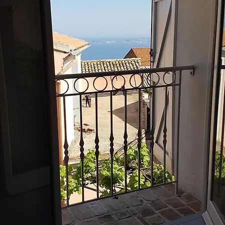 Hébergement de vacances No 51 *
